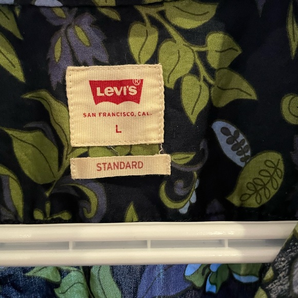 Levi’s size large. Men short sleeve button down. Standard fit. Worn twice - Picture 2 of 2